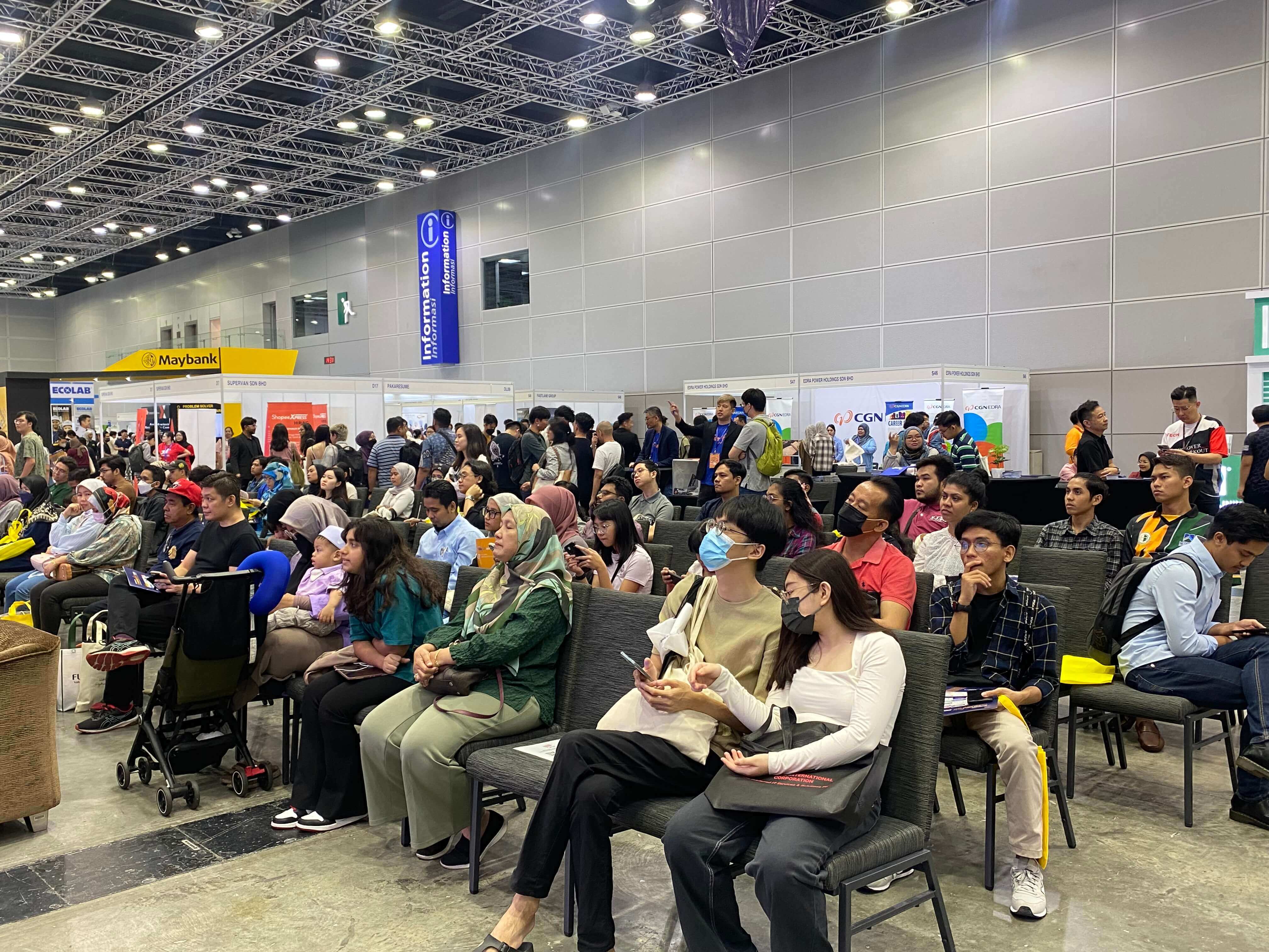 Group of attendees & jobseekers @ Jobstore Mycareerfair on 23 & 24 March 2023 @ Kuala Lumpur Convention Centre